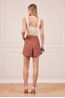 SHORT-COM-PREGAS-NA-FRENTE-MARROM-9.jpg