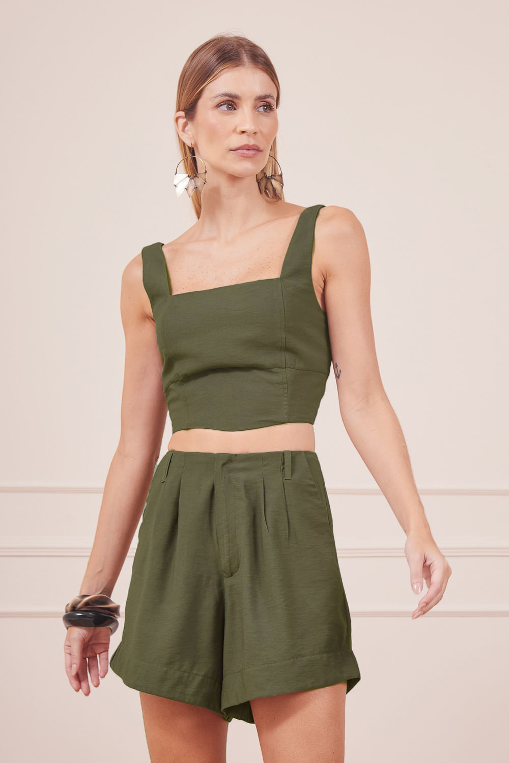 CROPPED-E-SHORT-VERDE-ESCURO-13.jpg