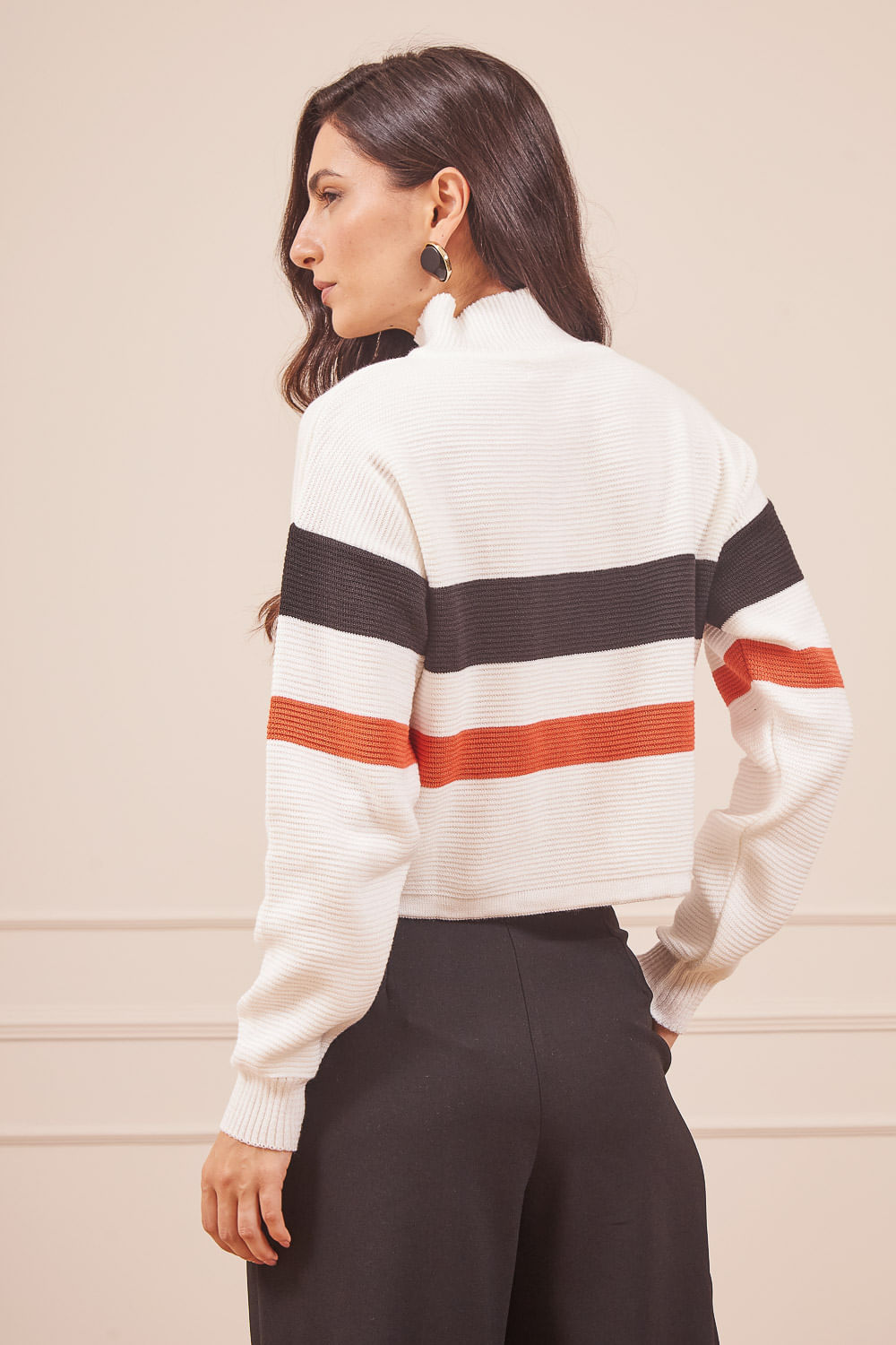BLUSA-TRICOT-MANGA-LONGA-BRANCA-COM-LISTRA-LARANJA-E-PRETA-12.jpg