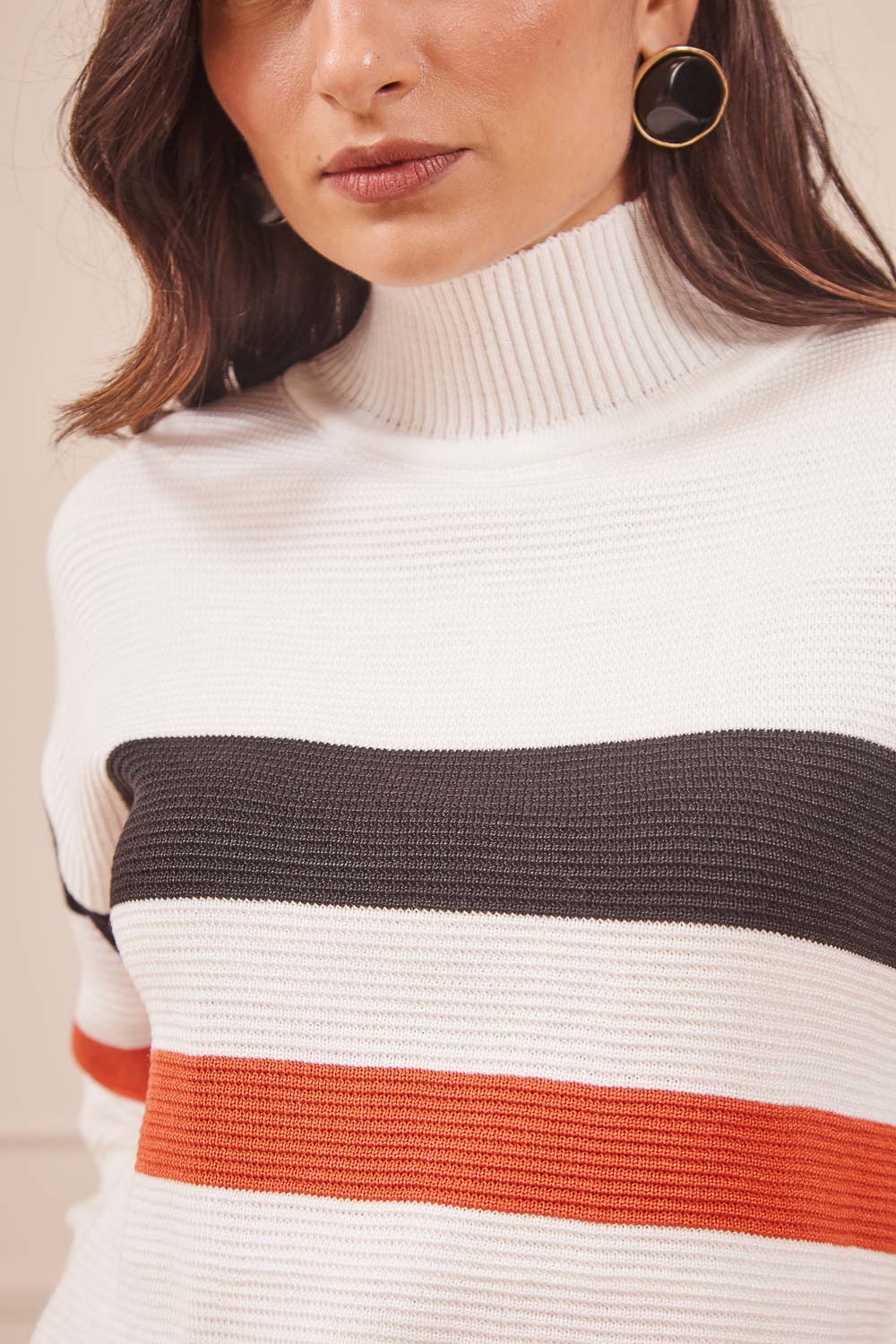BLUSA-TRICOT-MANGA-LONGA-BRANCA-COM-LISTRA-LARANJA-E-PRETA-8.jpg