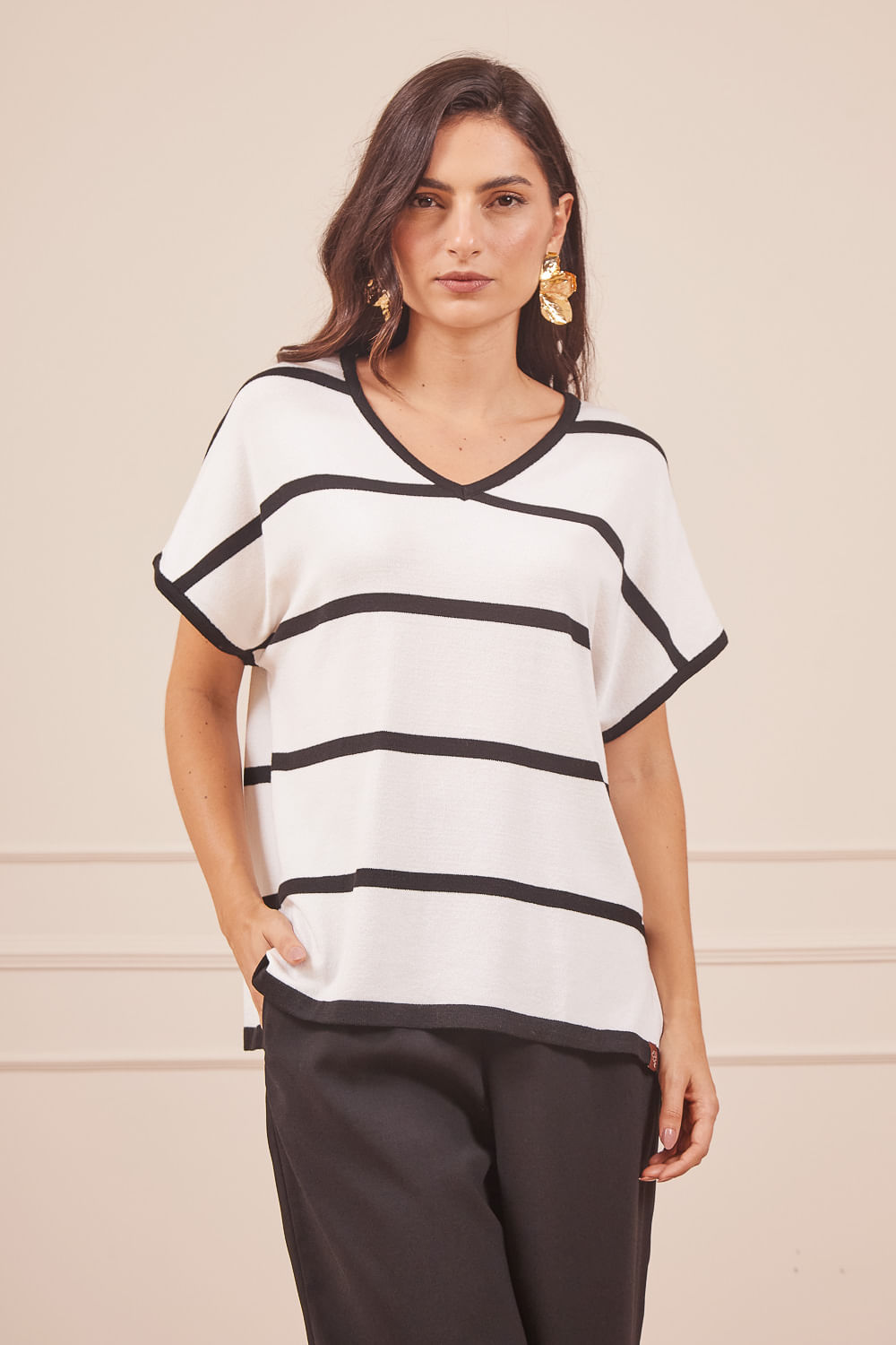 BLUSA-TRICOT-BRANCA-COM-LISTRA-PRETA-E-GOLA-V-7.jpg
