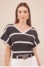 BLUSA-TRICOT-AMPLA-GOLA-V-PRETA-COM-LISTRA-BRANCA-9.jpg