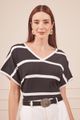 BLUSA-TRICOT-AMPLA-GOLA-V-PRETA-COM-LISTRA-BRANCA-9.jpg