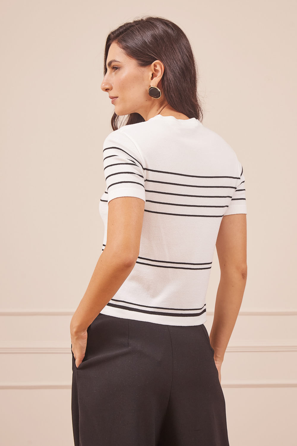 BLUSA-TRICOT-MANGA-CURTA-JUSTINHA-BRANCA-COM-LISTRA-PRETA-12.jpg