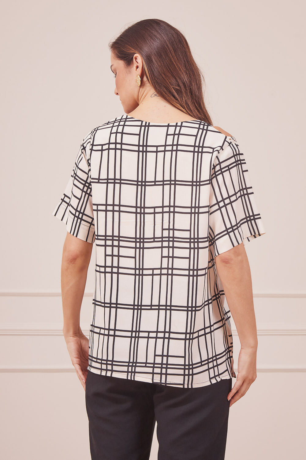 BLUSA-EST-GEOMETRICA-E-CALCA-COS-LARGO-ELASTICO-PRETA-5.jpg