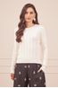 CALCA-PRETA-ESTAMPA-ARABESCO-COM-BLUSA-TRICOT-MANGA-LONGA-BRANCA-TRANCADA-1.jpg