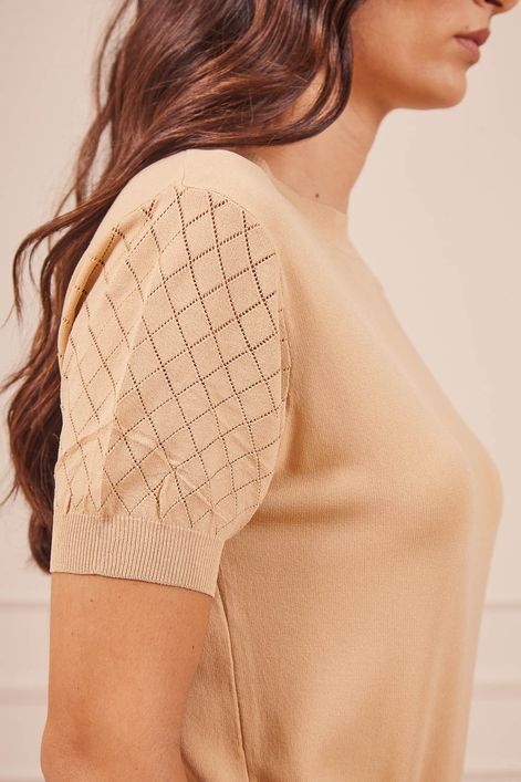 BLUSA-TRICOT-MANGA-CURTA-COM-DETALHE-NA-MANGA-BEGE-14.jpg