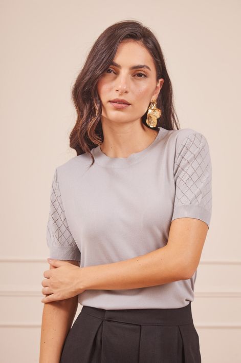 BLUSA-TRICOT-MANGA-CURTA-COM-DETALHE-NA-MANGA-CINZA-8.jpg