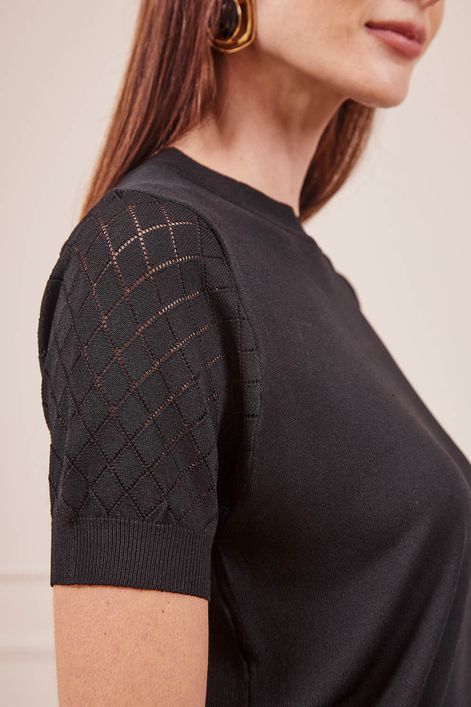 BLUSA-TRICOT-MANGA-CURTA-COM-DETALHE-NA-MANGA-PRETA-E-SAIA-ESTAMPA-DIMENSAO-20.jpg