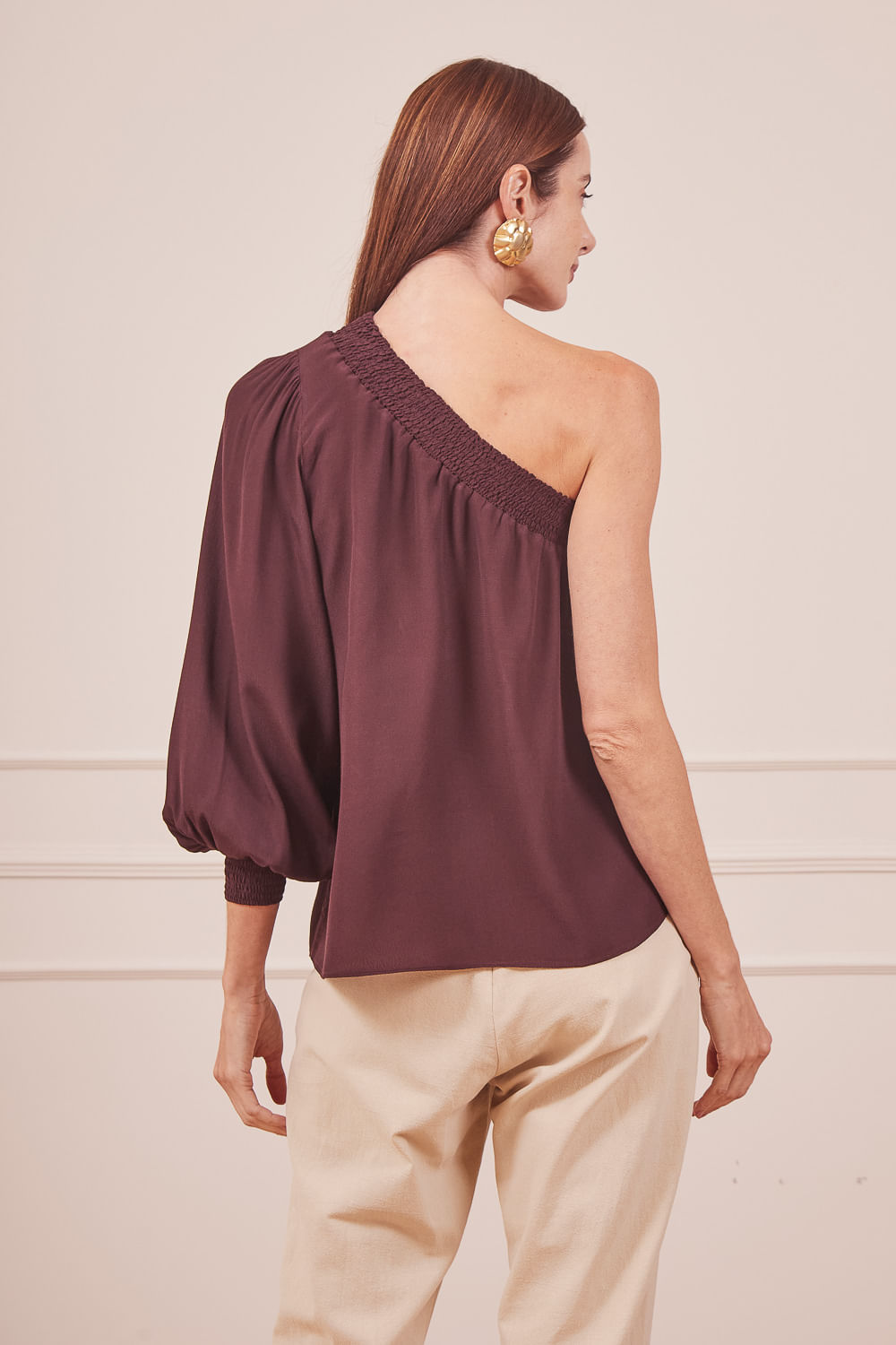 BLUSA-UM-OMBRO-MARROM-MANGA-LONGA-12