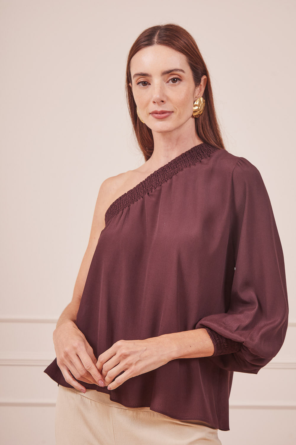 BLUSA-UM-OMBRO-MARROM-MANGA-LONGA-6
