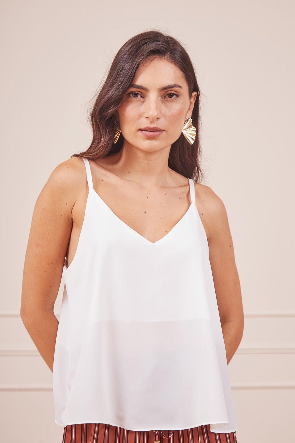 SHORT-ESTAMPA-LISTRA-MARROM-E-REGATA-CEDINHA-BRANCA-6