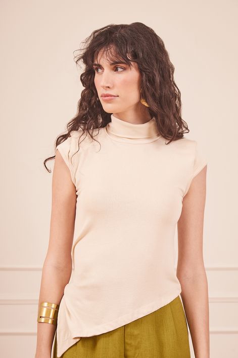 BLUSA-ASSIMETRICA-COM-OMBREIRA-CREME-1