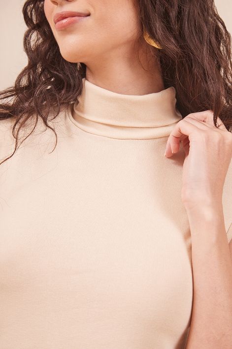 BLUSA-ASSIMETRICA-COM-OMBREIRA-CREME-5