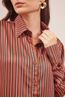 BLUSA-SUPLEX-GOLA-FUNCIONAL-BEGE-CALCA-E-CAMISA-ESTA-LISTRAS-MARROM-36