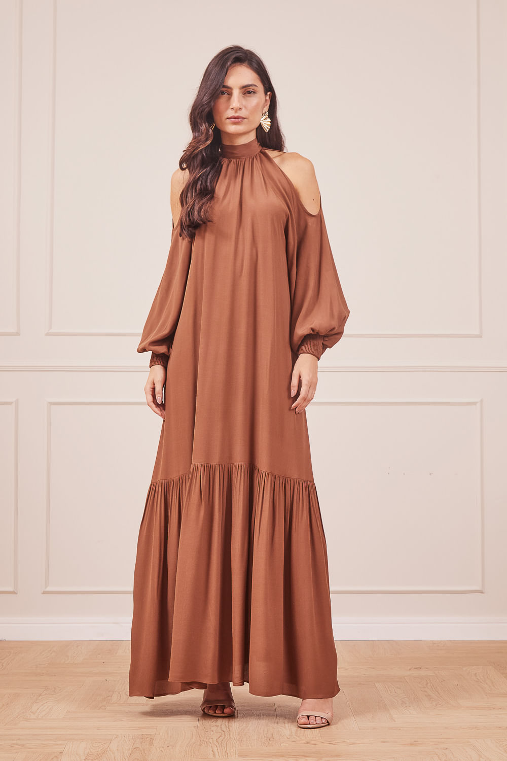 VESTIDO-LONGO-MARROM-COM-DETALHE-NA-MANGA-1