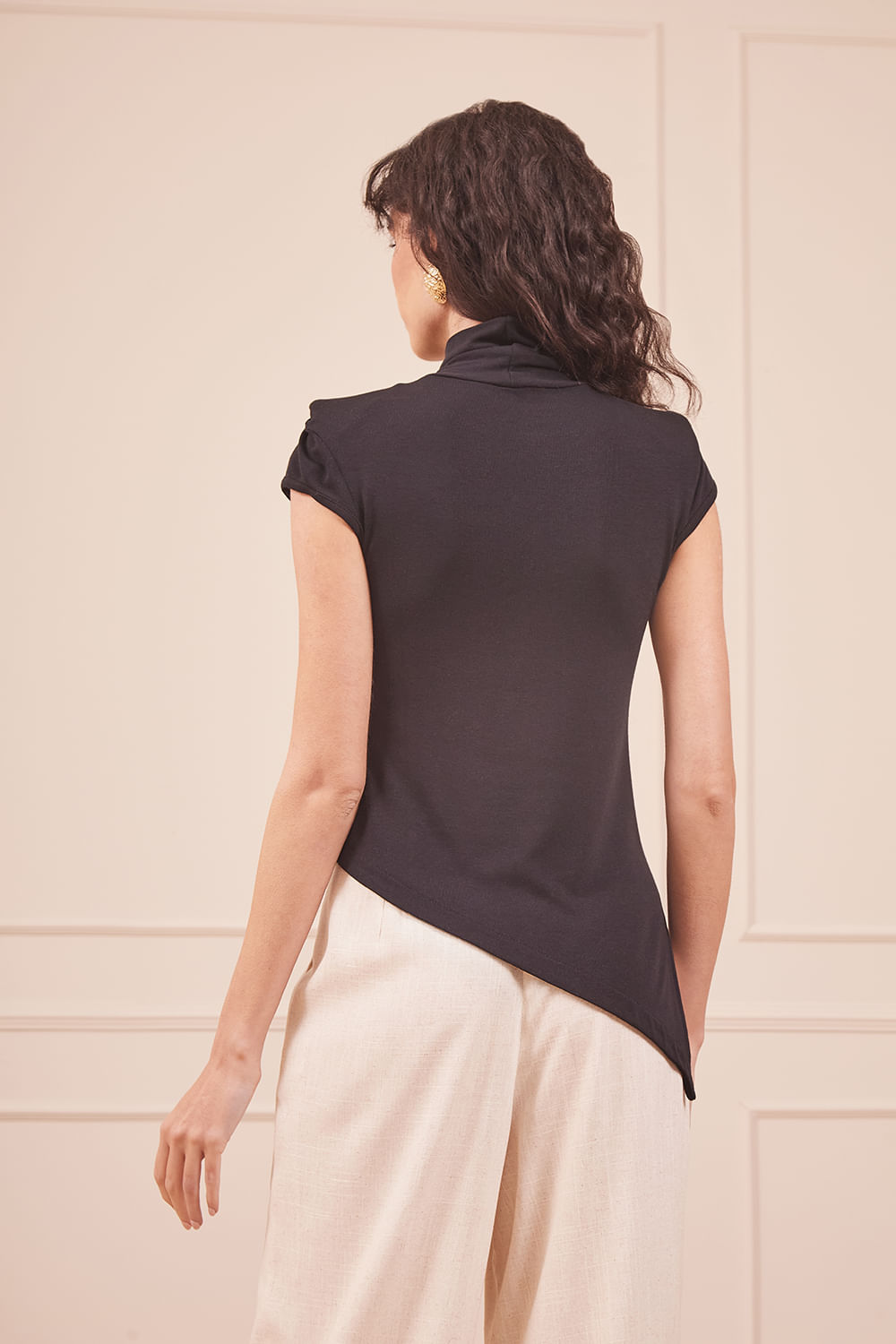 BLUSA-PRETA-OMBREIRA-11