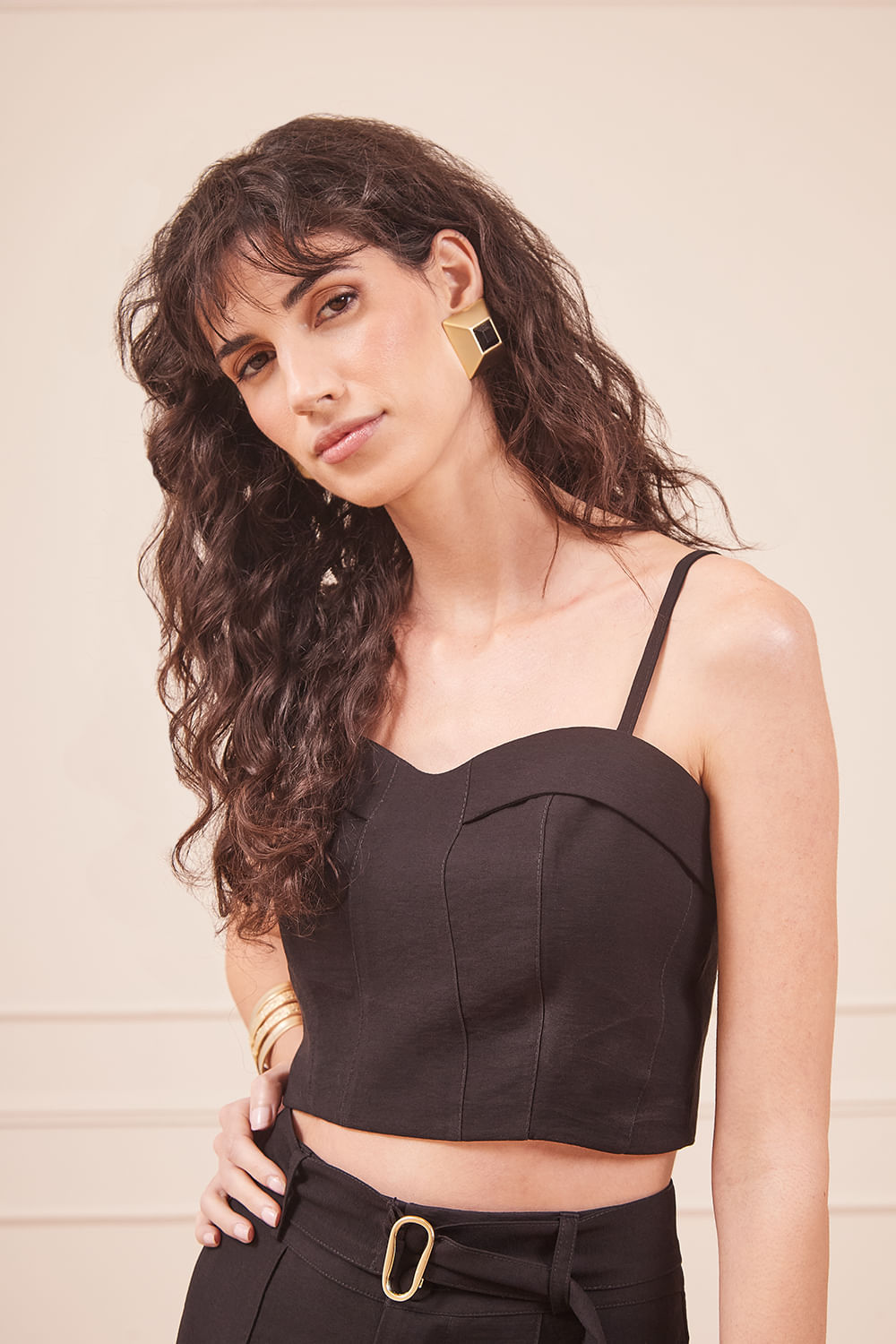 CROPPED-PRETO-17788-E-CALCA-17727-COM-CINTO-PRETA-13