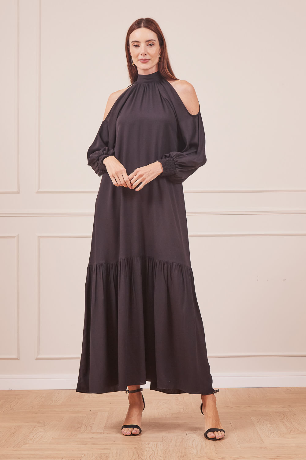 VESTIDO-LONGO-COM-RECORTE-NA-MANGA-PRETO-5