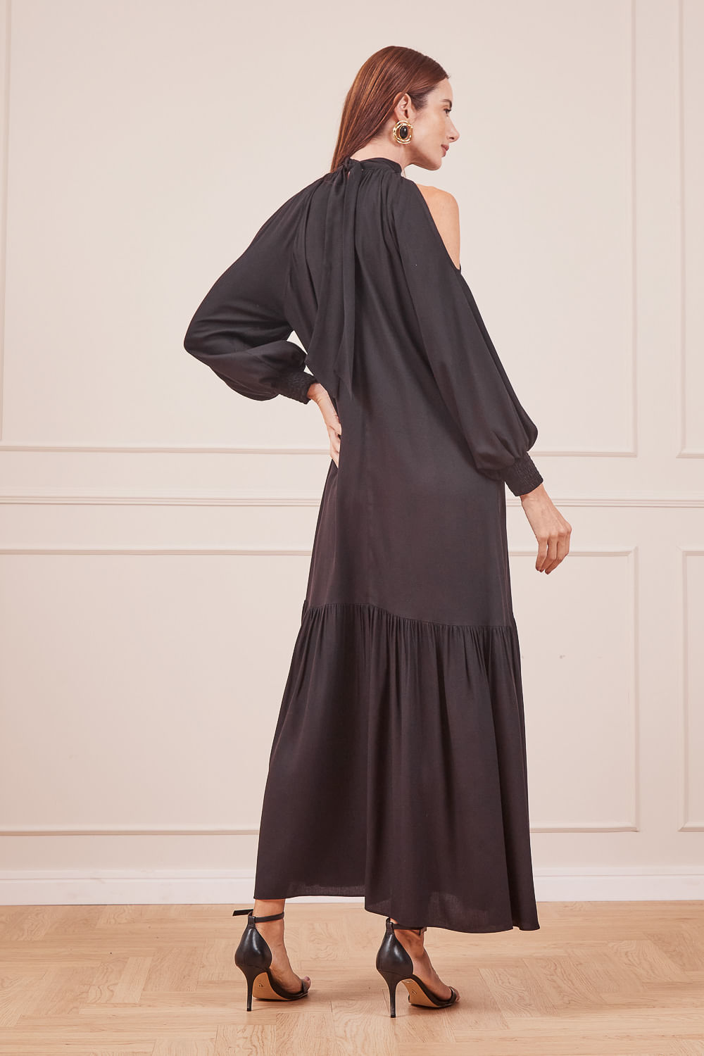 VESTIDO-LONGO-COM-RECORTE-NA-MANGA-PRETO-10