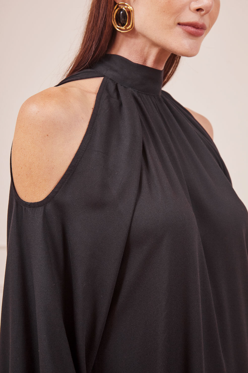 VESTIDO-LONGO-COM-RECORTE-NA-MANGA-PRETO-11