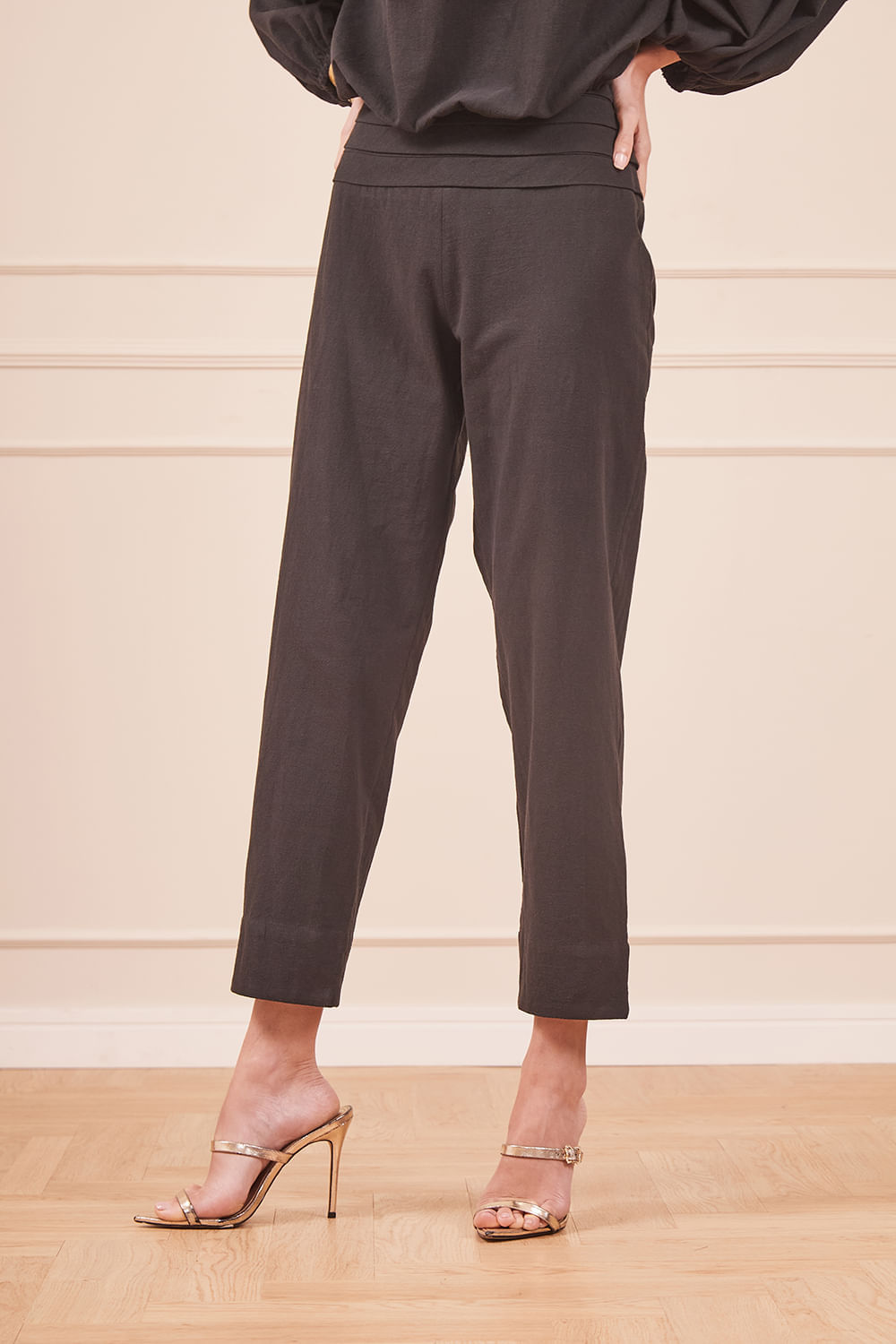 BATA-ALGODAO-PRETA-COM-CALCA-COS-LARGO-FRENCH-8