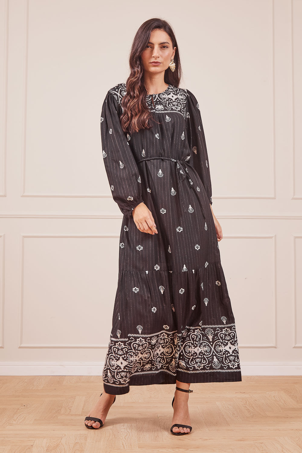 VESTIDO-BOHO-PRETO-LONGO-COM-ESTAMPA-ARABESCO-3