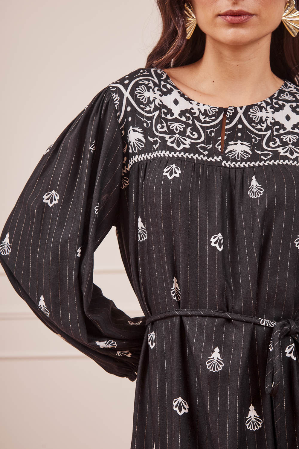 VESTIDO-BOHO-PRETO-LONGO-COM-ESTAMPA-ARABESCO-12