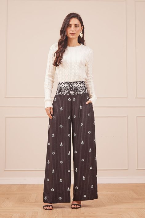 CALCA-PRETA-ESTAMPA-ARABESCO-COM-BLUSA-TRICOT-MANGA-LONGA-BRANCA-TRANCADA-8