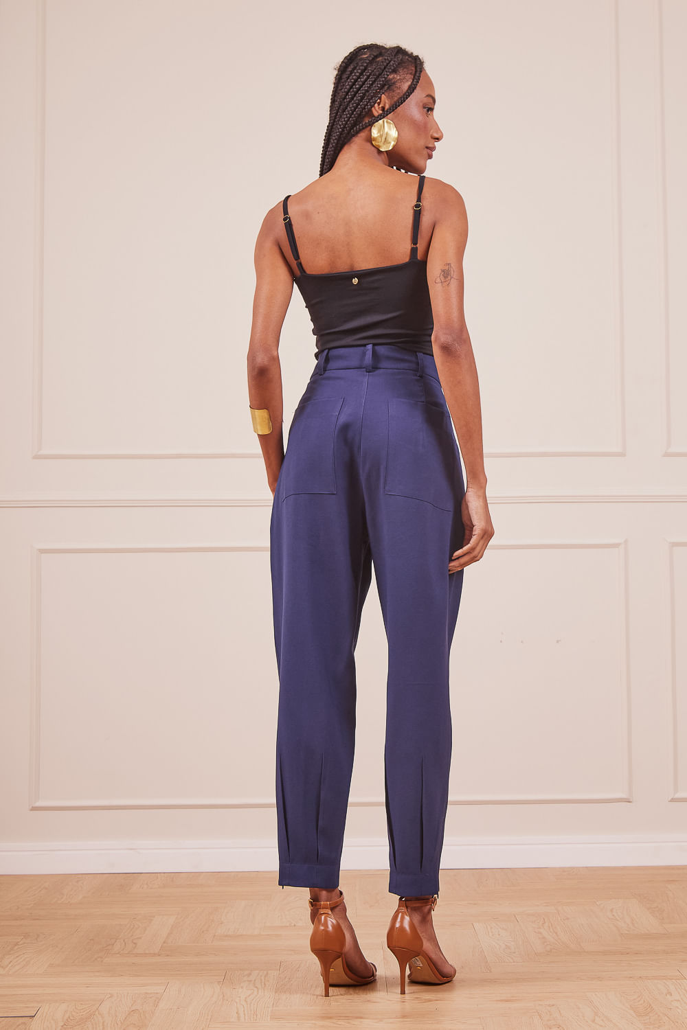 CALCA-AZUL-MARINHO-BOTAO-DOURADO-13