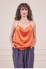 CAMISETA-SOLTINHA-CETIM-17748-LARANJA-E-CALCA-ALFAIATARIA-COM-PREGAS-AZUL-5
