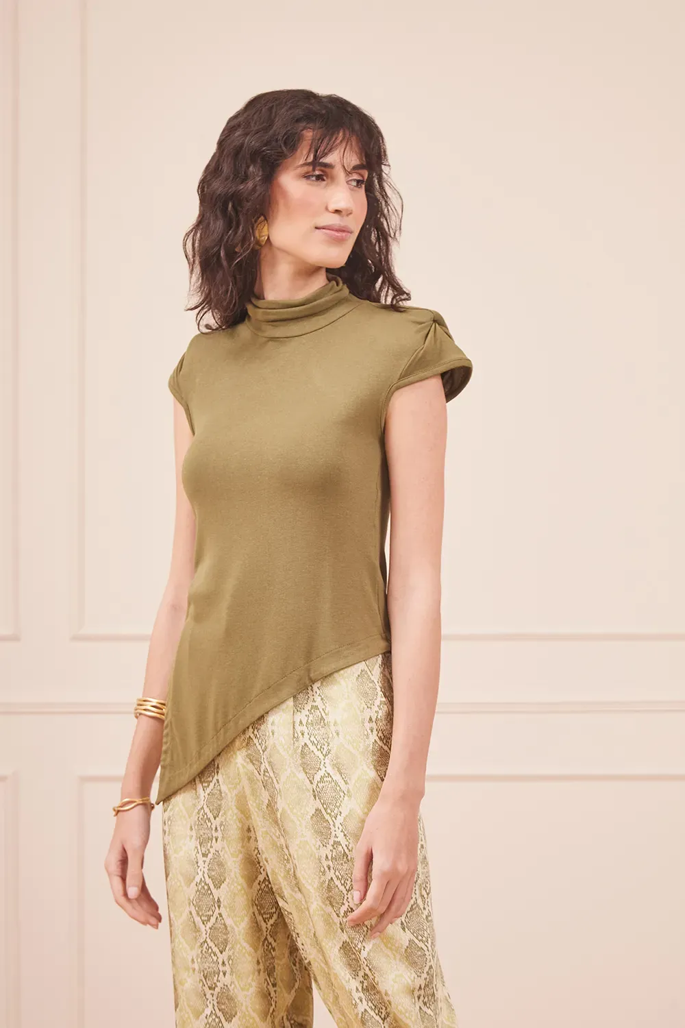 BLUSA-PONTA-LATERAL-COM-OMBREIRA