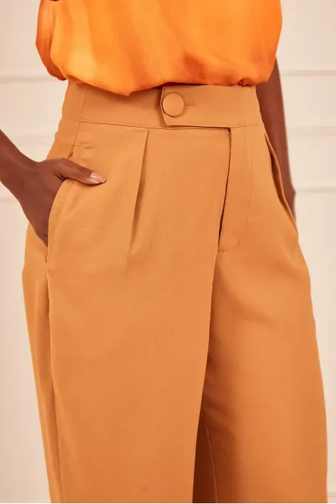 CALCA-COM-BOTAO-LATERAL-E-PREGAS