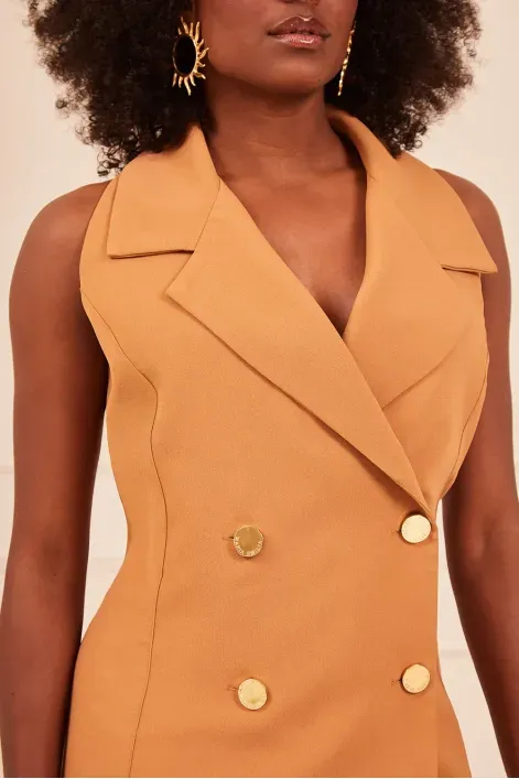 COLETE-ALFAIATARIA-COM-BOTOES-DOURADOS