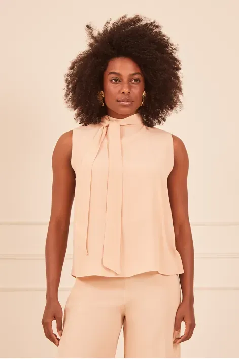 BLUSA-SEM-MANGA-COM-GOLA-LACO