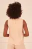 BLUSA-SEM-MANGA-COM-GOLA-LACO