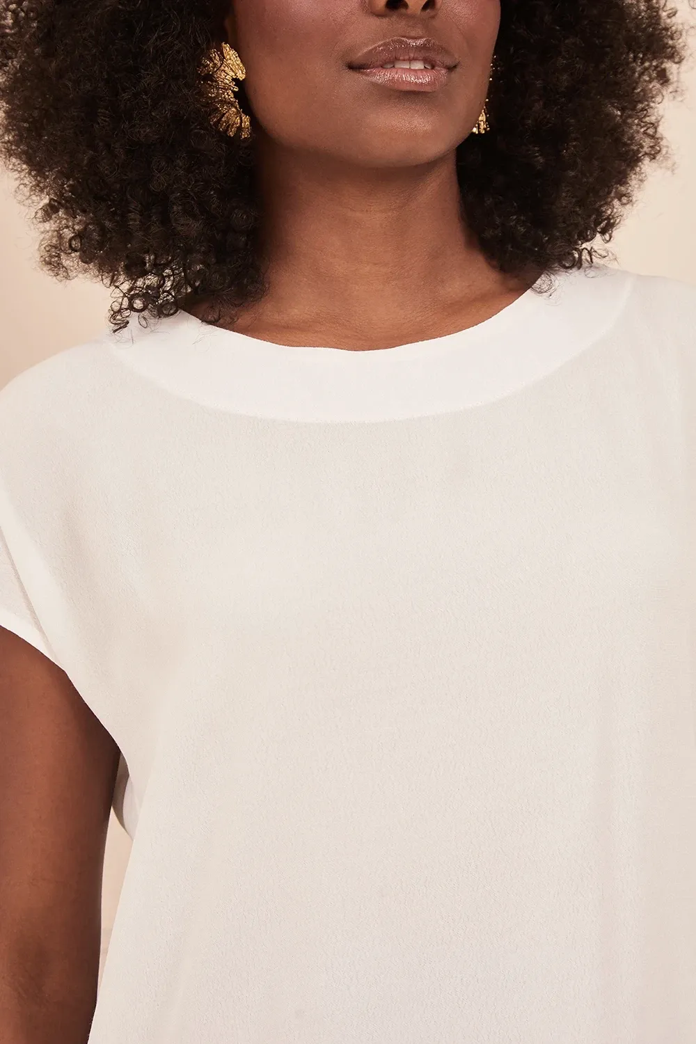 BLUSA-FEMININA-COM-MANGA-CURTA