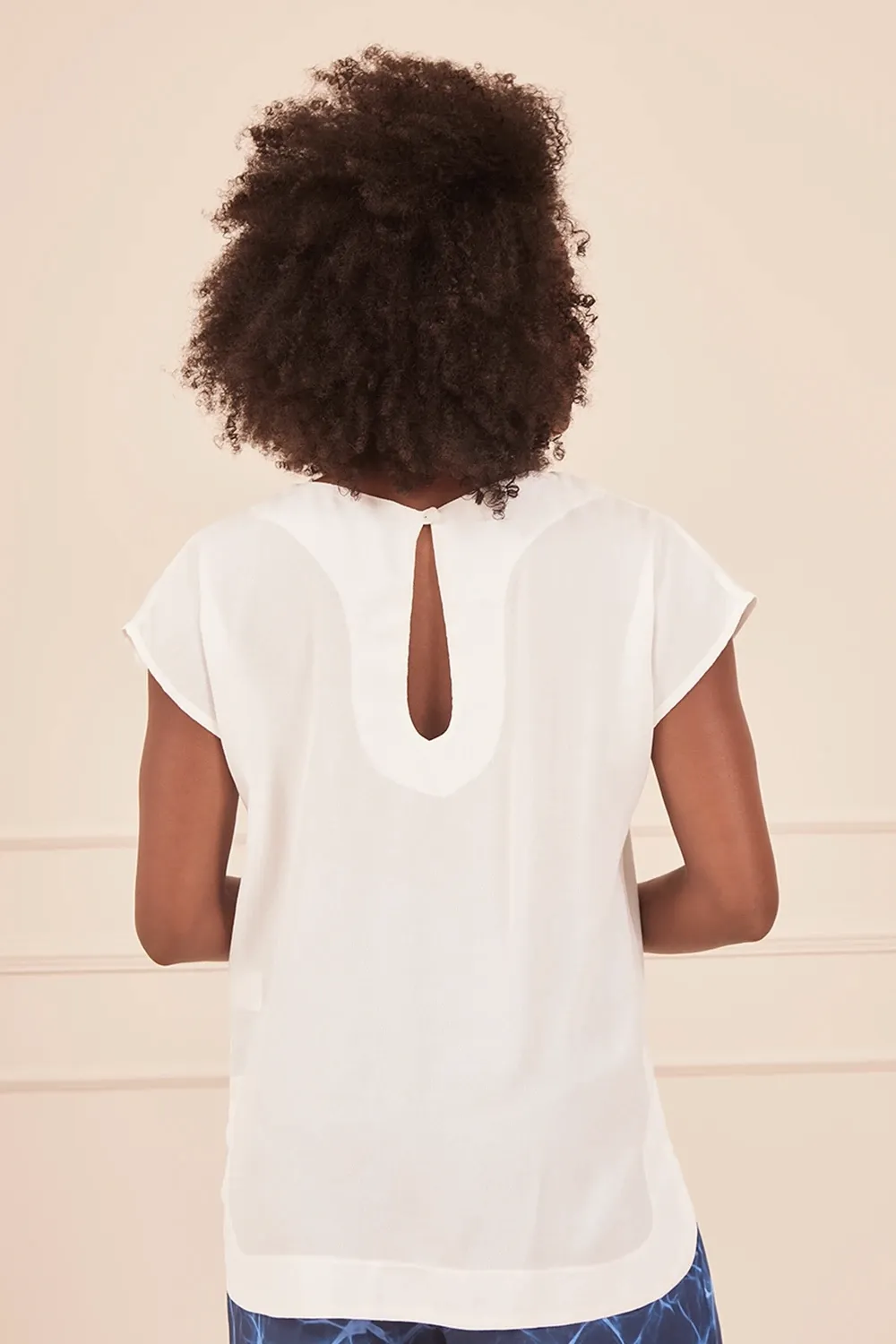 BLUSA-FEMININA-COM-MANGA-CURTA