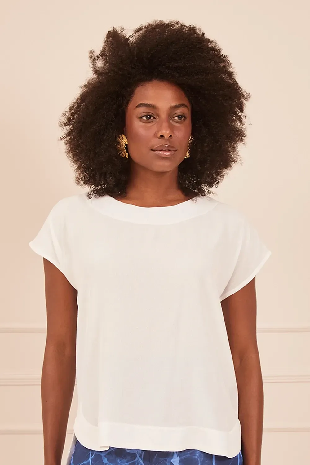 BLUSA-FEMININA-COM-MANGA-CURTA