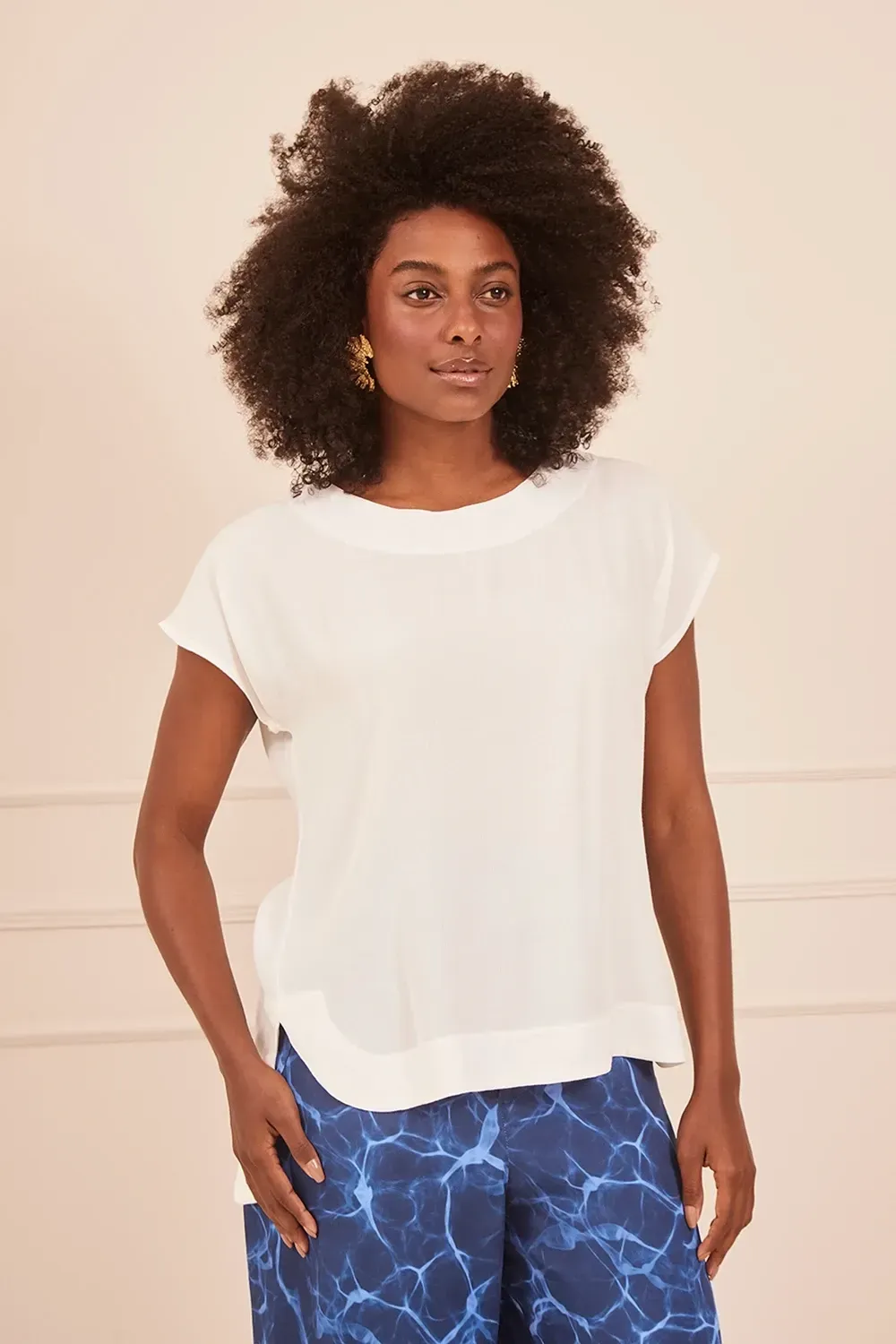 BLUSA-FEMININA-COM-MANGA-CURTA