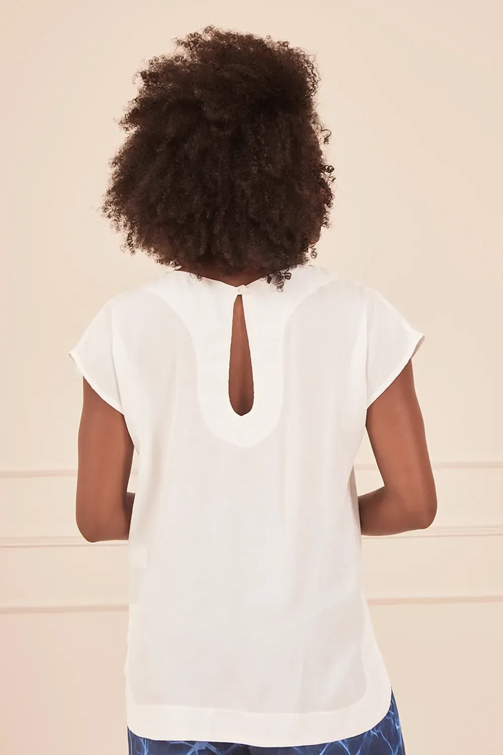 BLUSA-FEMININA-COM-MANGA-CURTA