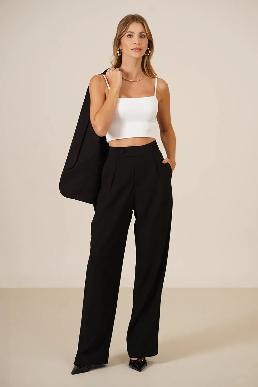 CALCA-COM-BOTAO-LATERAL-E-PREGAS