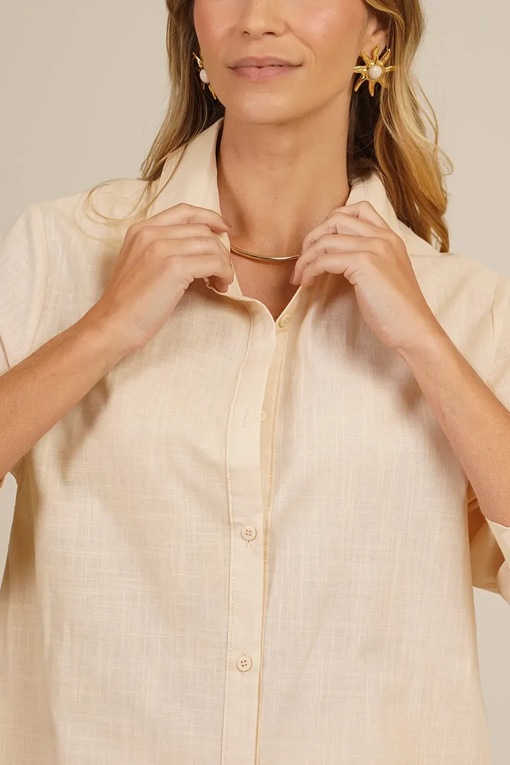CAMISA-FEMININA-DE-MANGA-LONGA-LISA