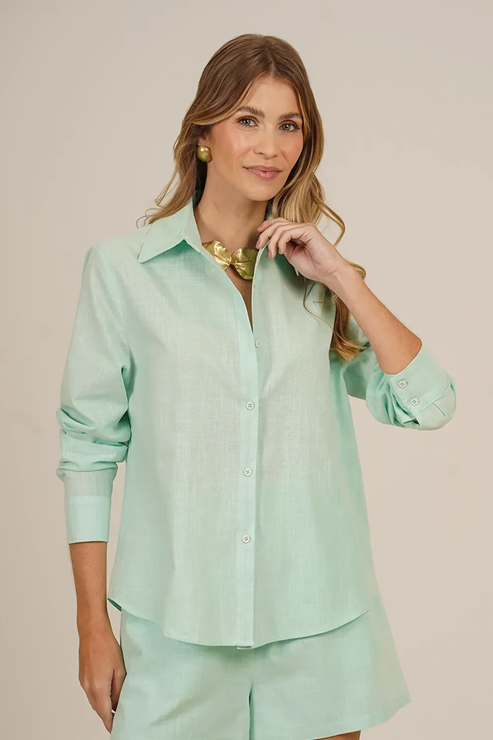 CAMISA-FEMININA-DE-MANGA-LONGA-LISA