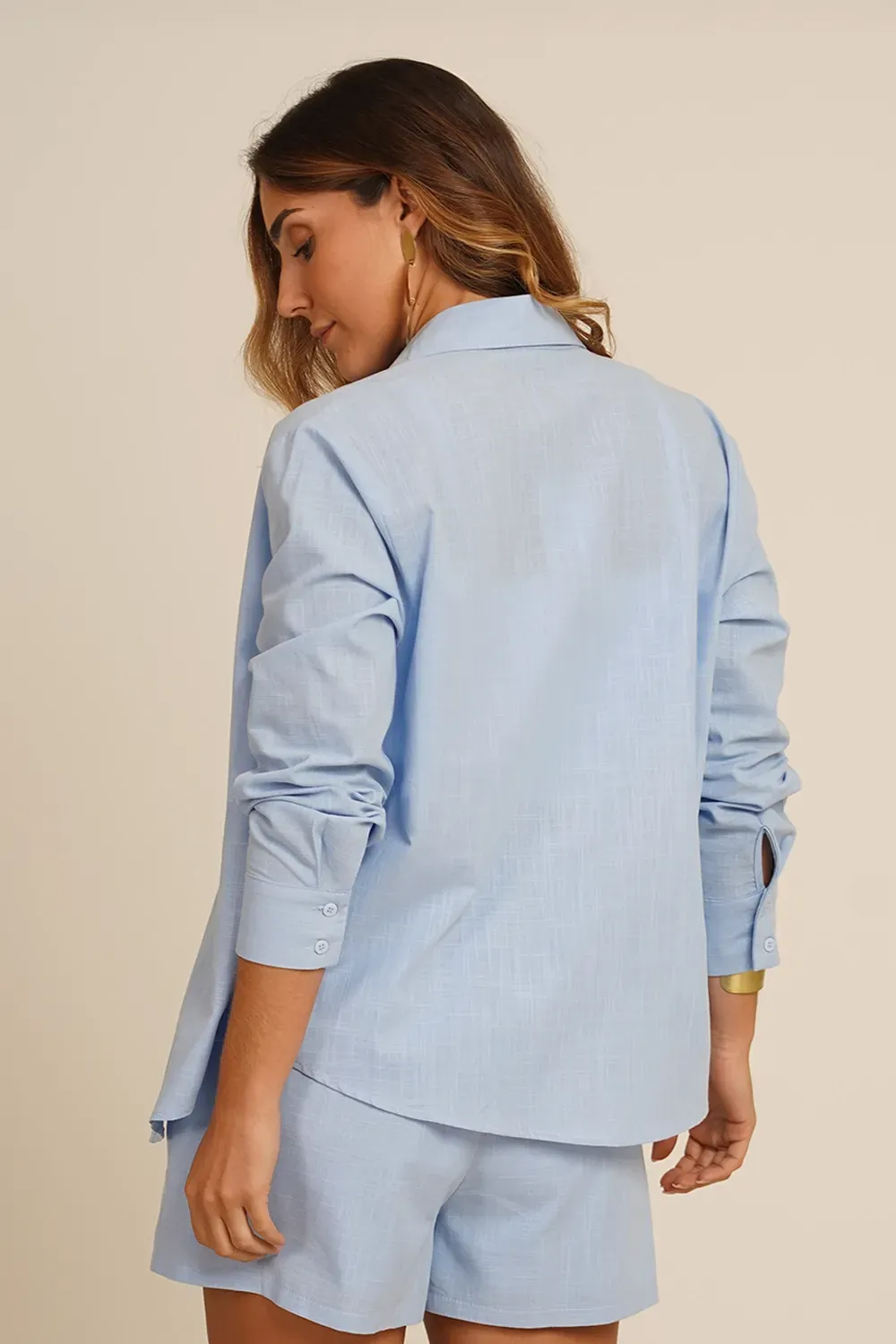 CAMISA-FEMININA-DE-MANGA-LONGA-LISA