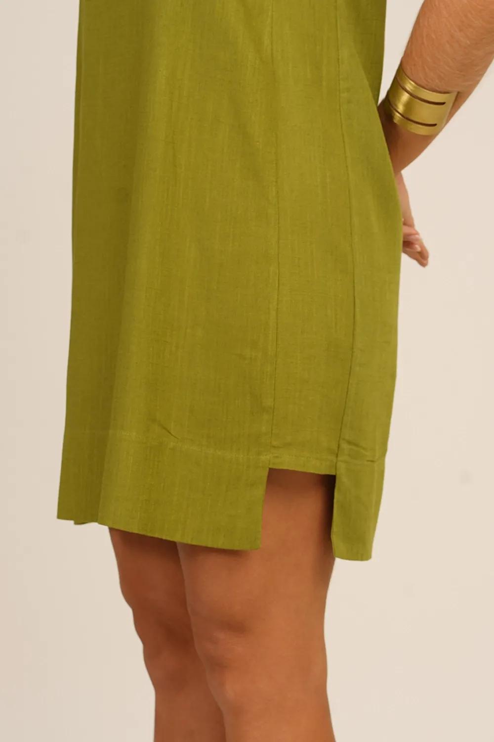 VESTIDO-COM-DEGRAU-LATERAL