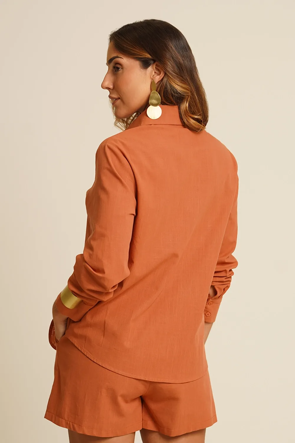 CAMISA-FEMININA-DE-MANGA-LONGA-LISA