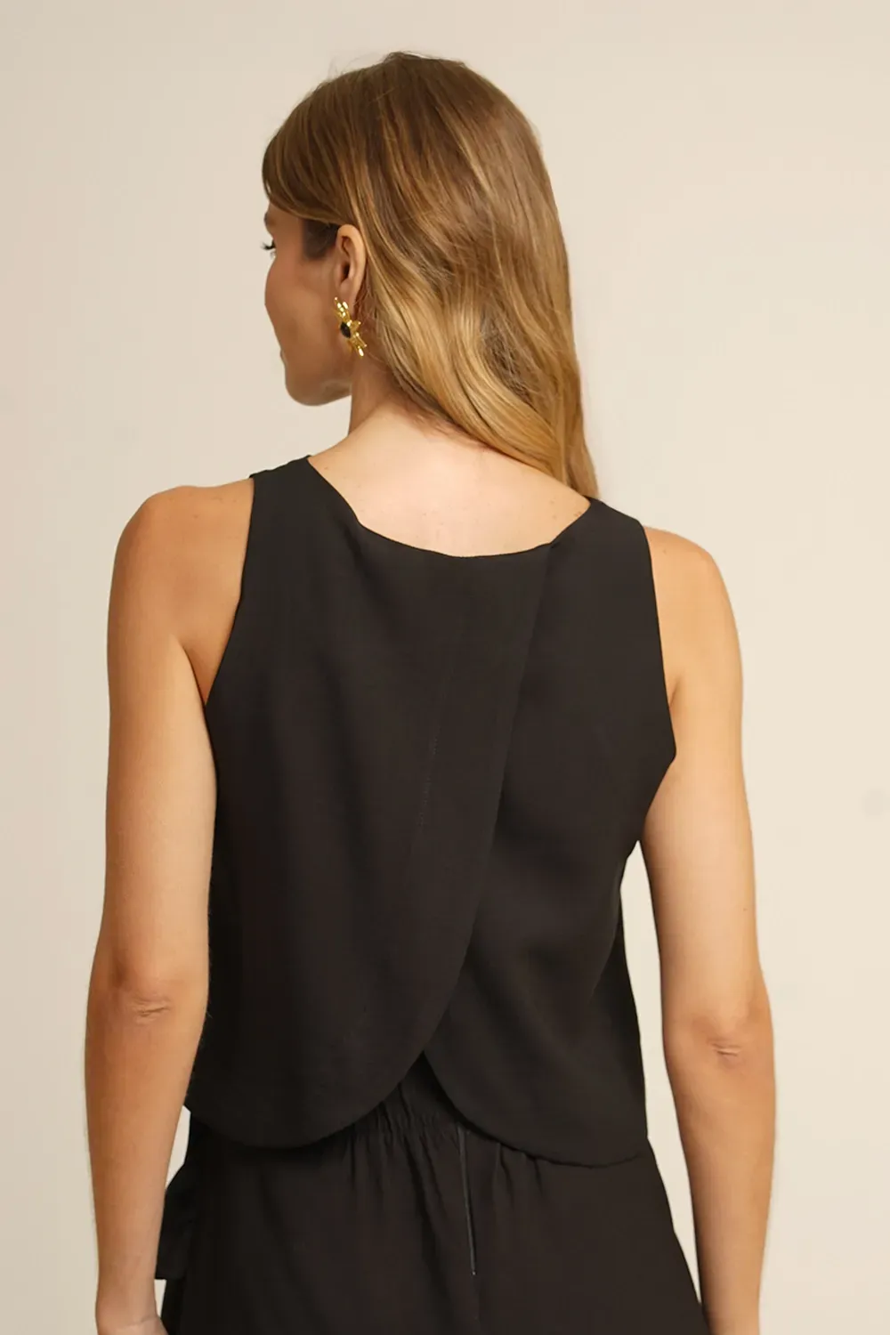 REGATA-FEMININA-COM-DETALHE