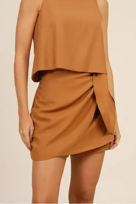 SHORT-SAIA-COM-AMARRACAO-FRONTAL