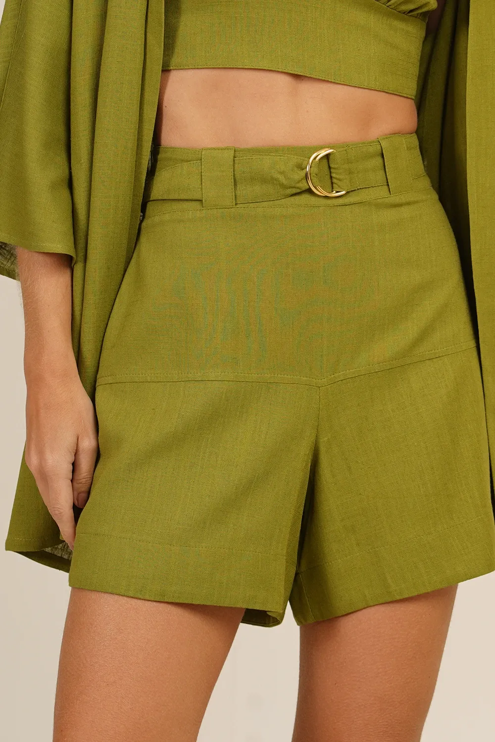 SHORT-RECORTE-COM-FAIXA